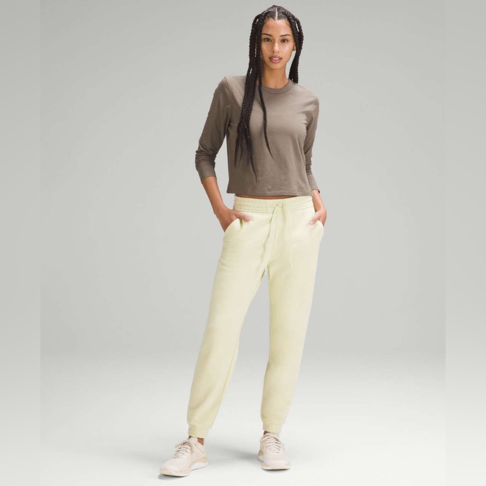 Lululemon - NEW Loungeful Joggers - size 6